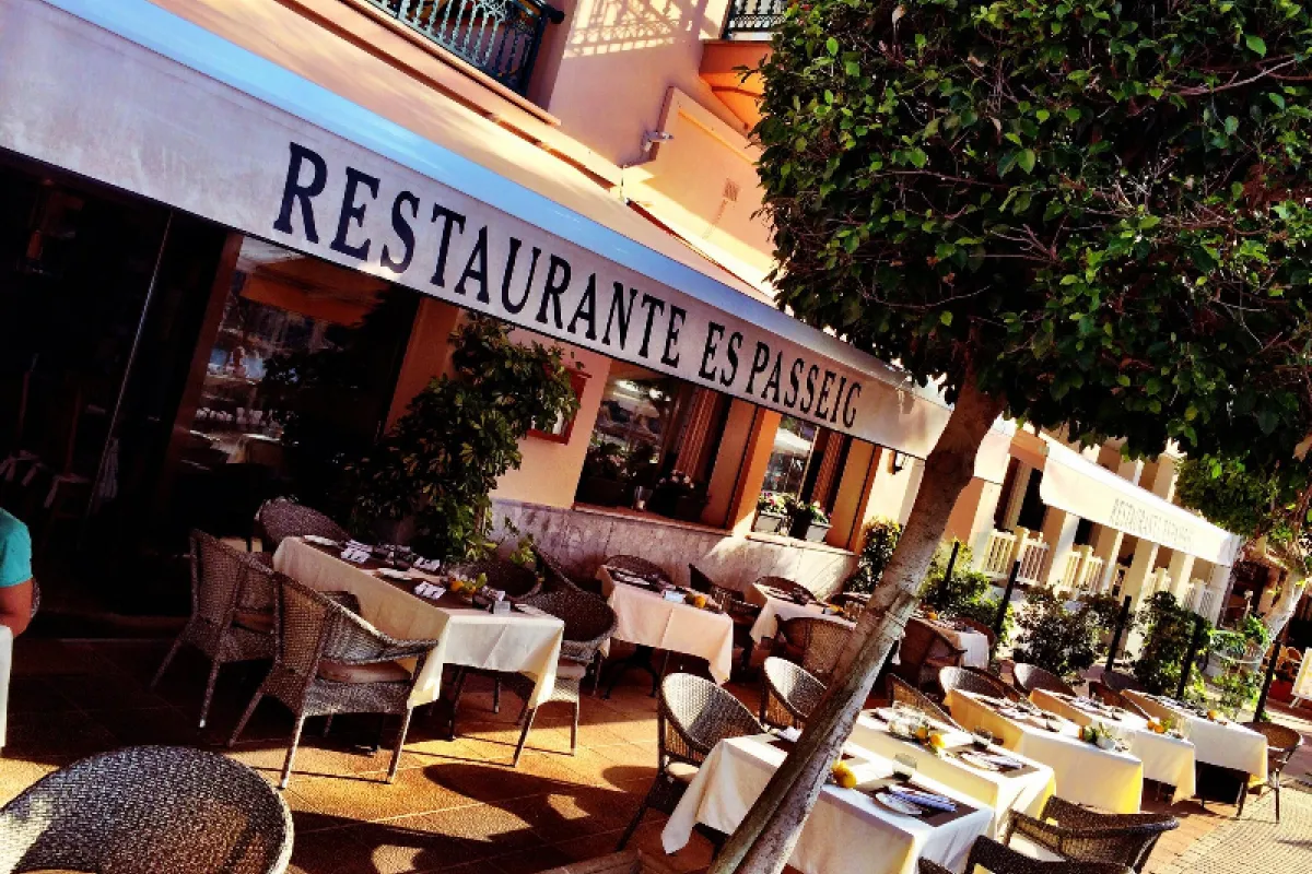 Mallorca Restaurant Port de Soller Es Passeig Aussen