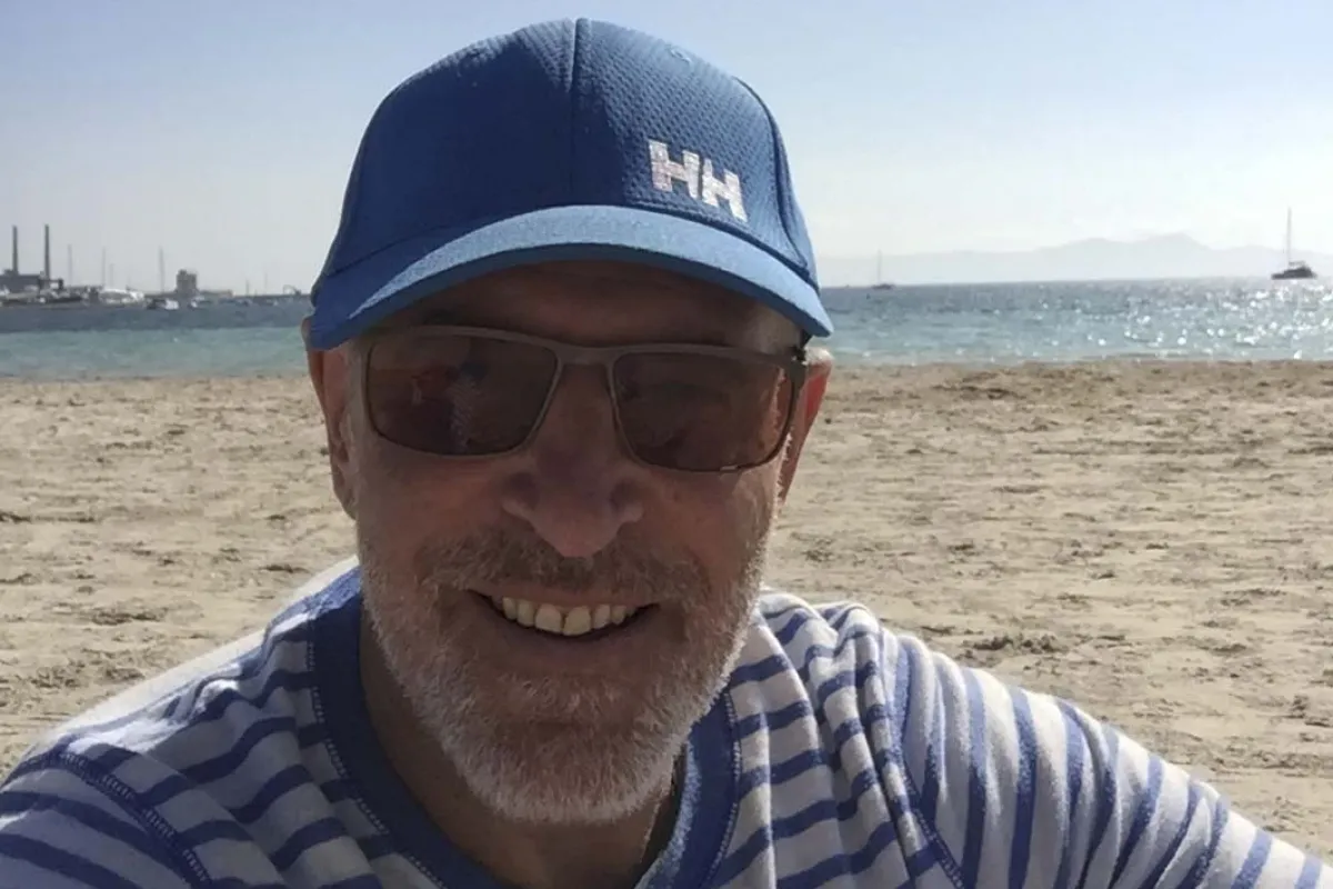 Mallorca Ärzte Dr. Marco Seita Orthopäde und Sportmediziner Porträt am Strand