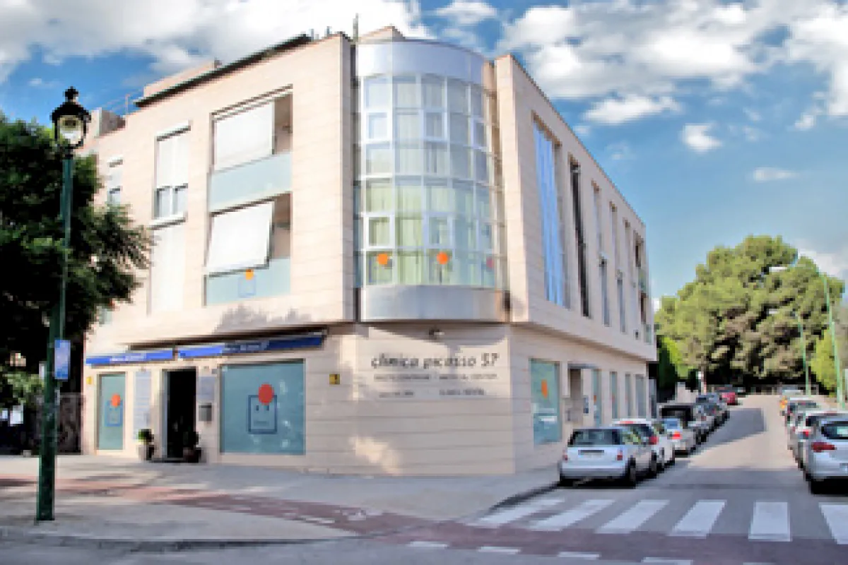 Mallorca Ärzte Zahnärztin Dr. Adriana Besa in Clinica Picasso Palma 