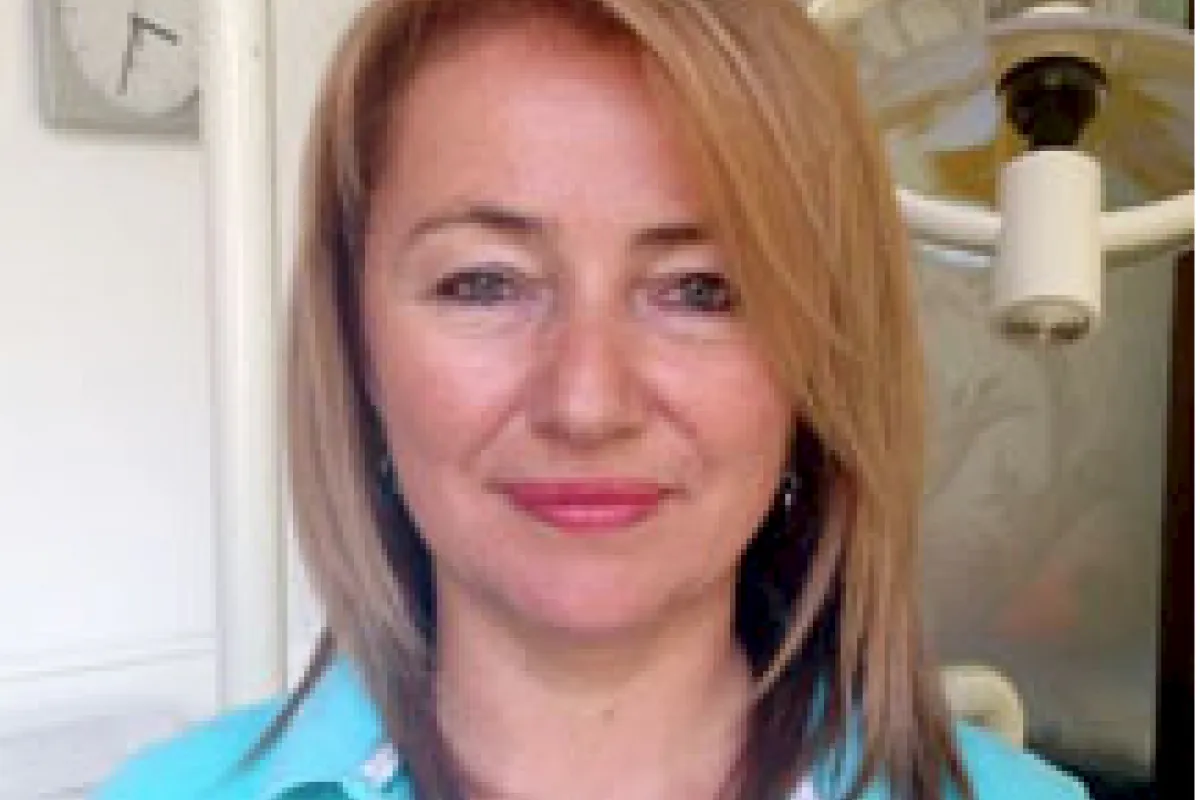 Mallorca Ärzte Zahnärztin Dr. Adriana Besa in Clinica Picasso Palma Porträt