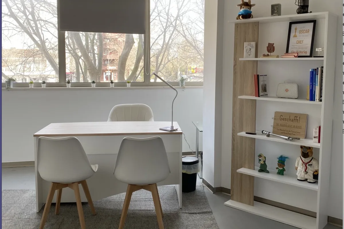 Mallorca Proktologe Dr. Hendrik Röhrig Sprechzimmer