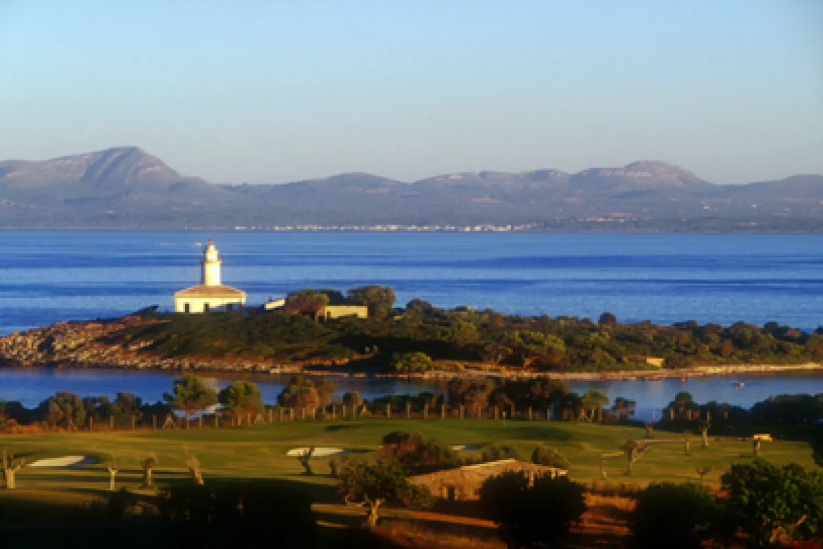 Mallorca Golfplätze Golf de Alcanada Leuchtturm