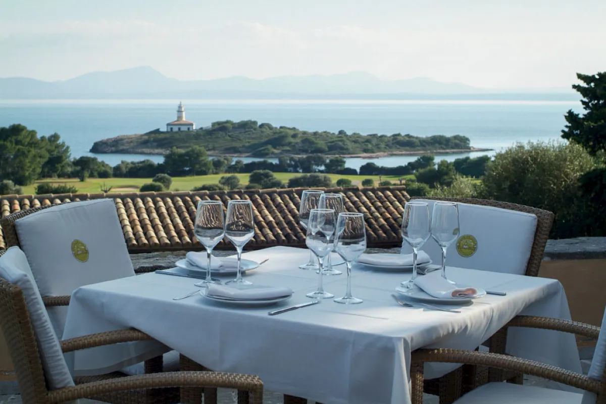 Mallorca Golfplätze Golf de Alcanada Terrasse