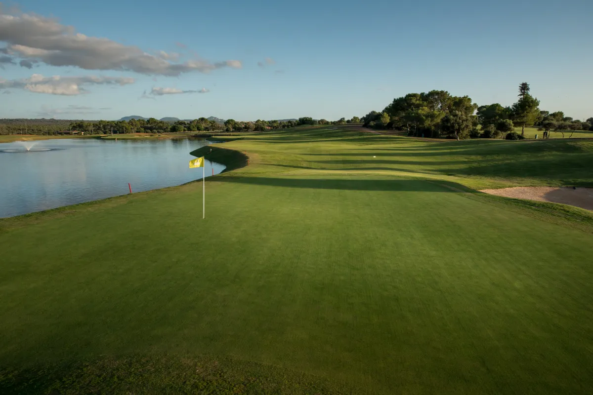 Mallorca Golf Park Puntiro Green am See