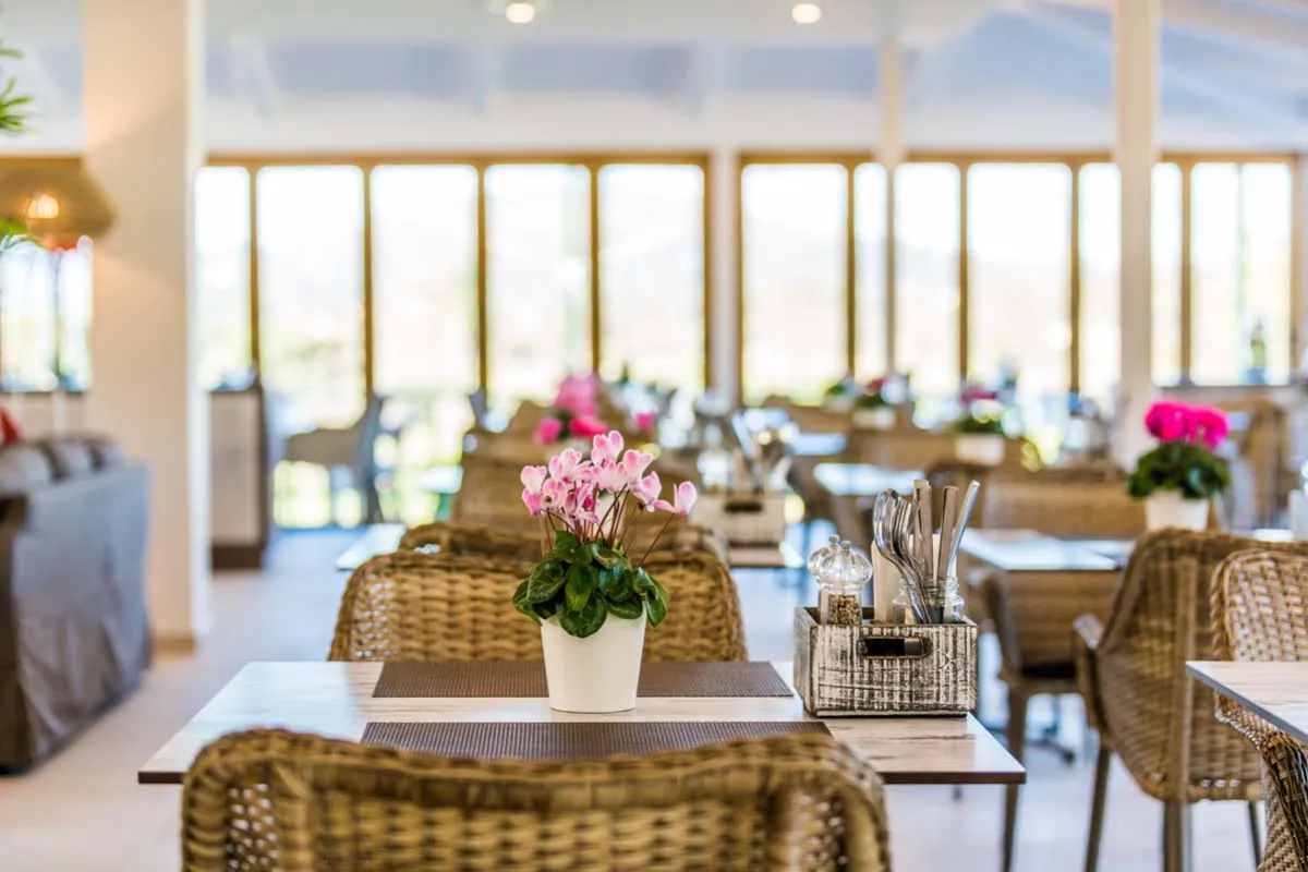 Mallorca Golf Son Servera Die besten Golfplätze Restaurant Costa de los Pinos innen