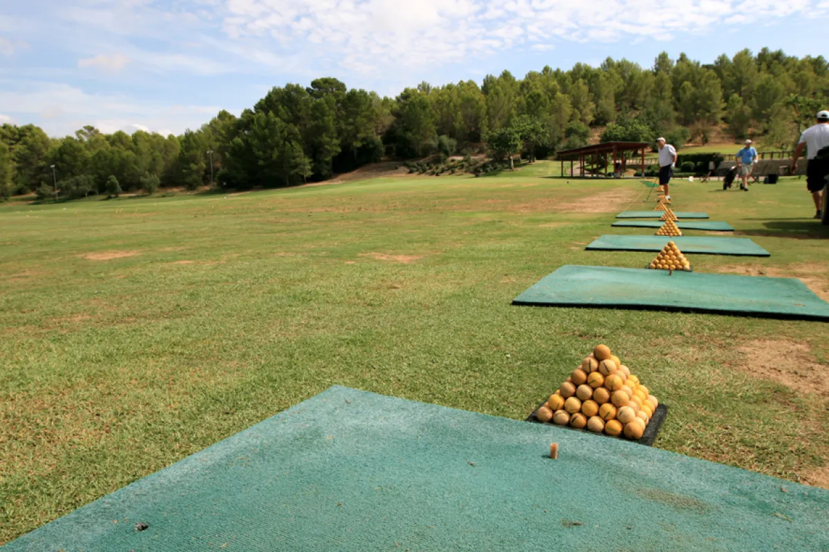 Golf Son Muntaner auf Mallorca Ball-Pyramiden