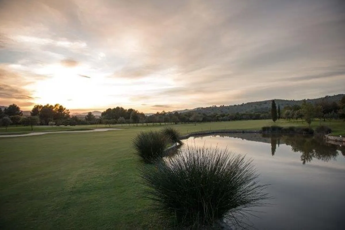 Mallorca Golf Canyamel See am Abend