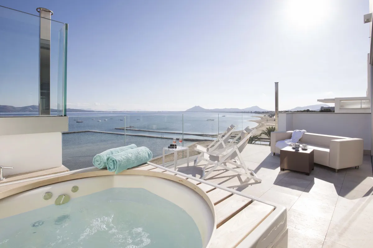 Mallorca Best Hotels Port de Pollenca La Goleta Hotel de Mar Junior Suite Jacuzzi