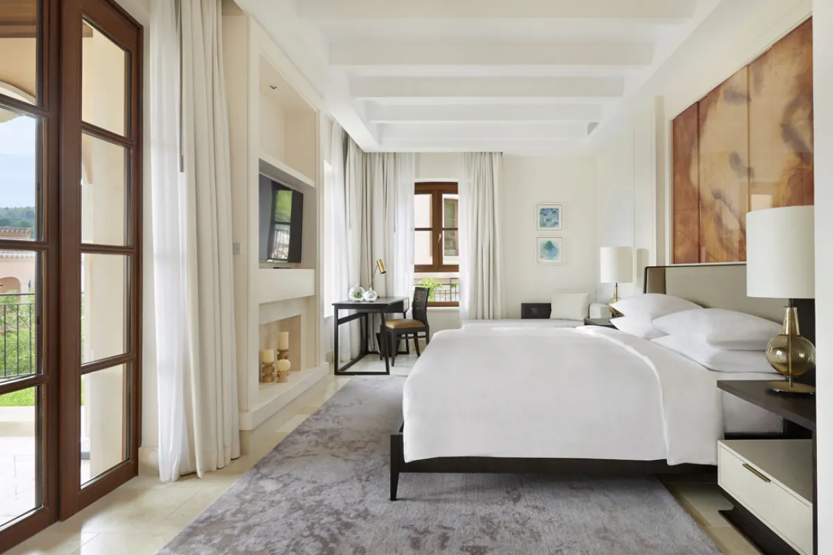 Mallorca-Hotels-5-Sterne-Canyamel-Park-Hyatt-Suite-Schlafzimmer