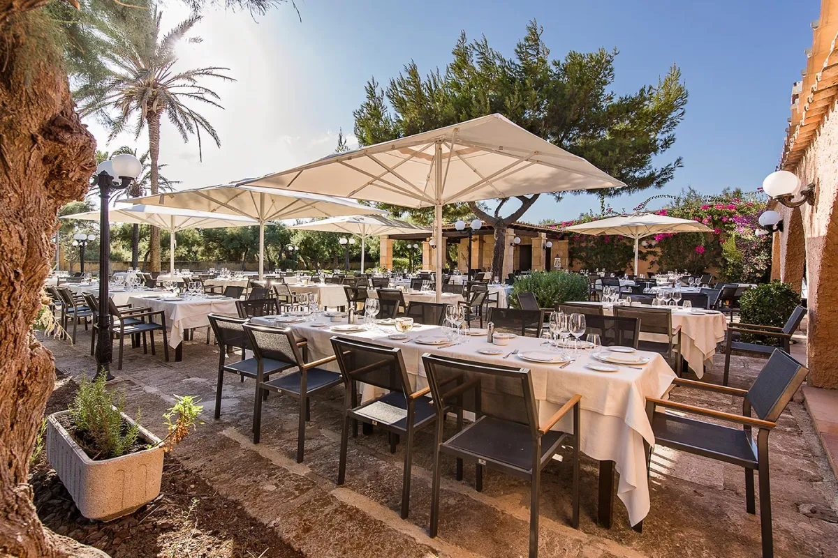 Mallorca Restaurants Port de Pollenca Can Cuarassa Terrasse gedeckt