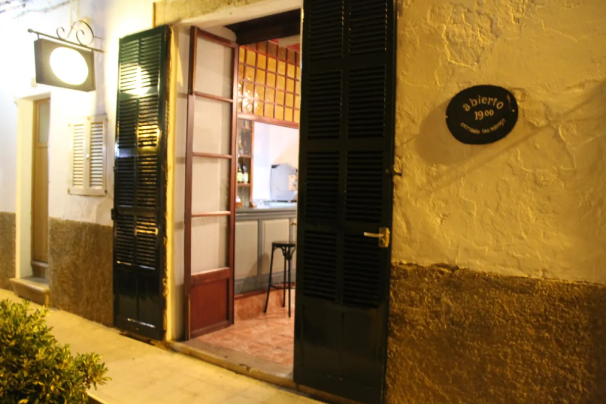 Mallorca Restaurants Cologne Bona Taula Eingang