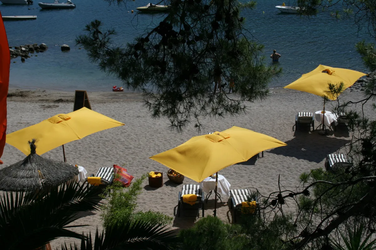 Mallorca Restaurants Port de Soller Agapanto Schirme