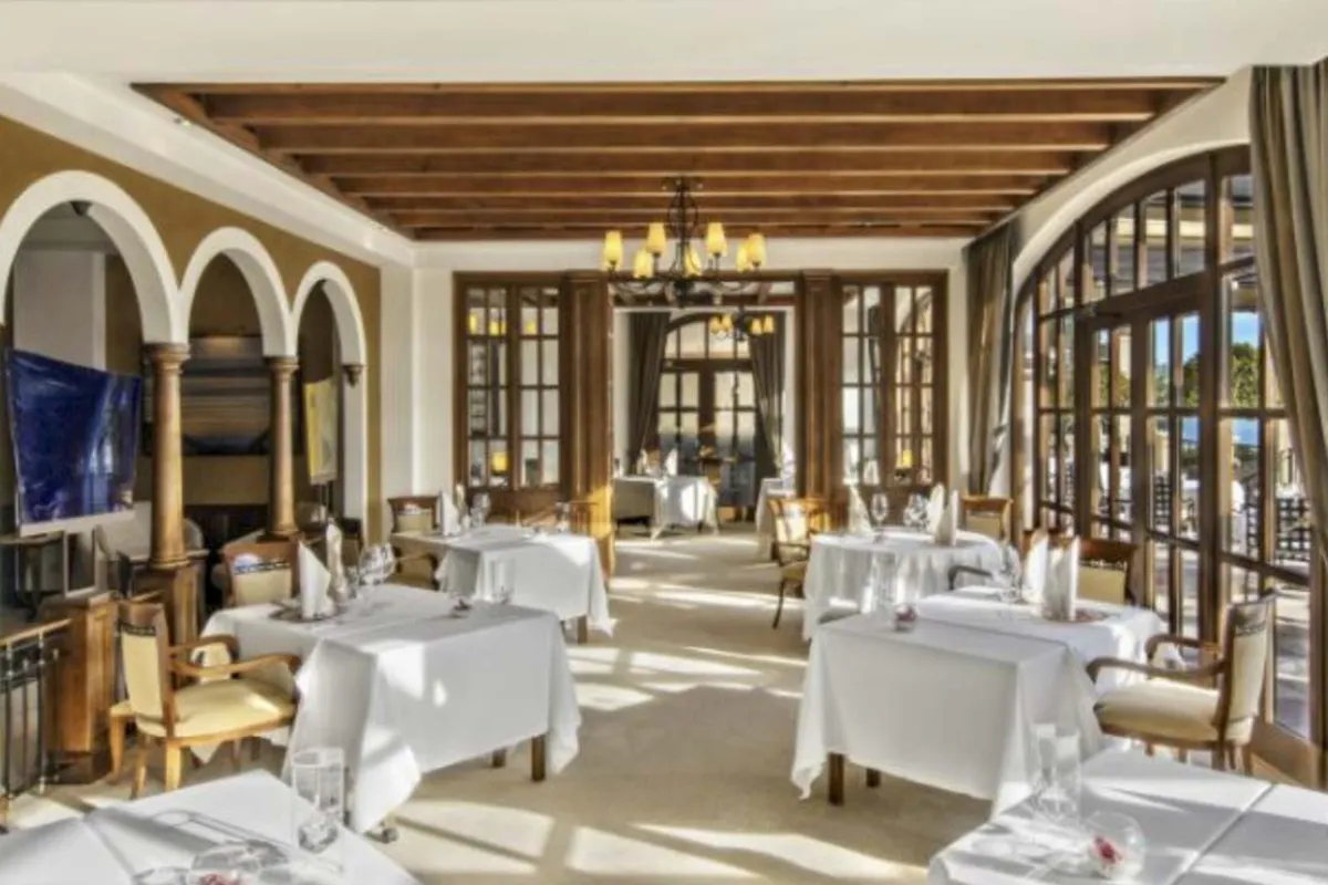 Mallorca Restaurants Es Fum im St.Regis Mardavall Costa d'en Blanes Gastraum