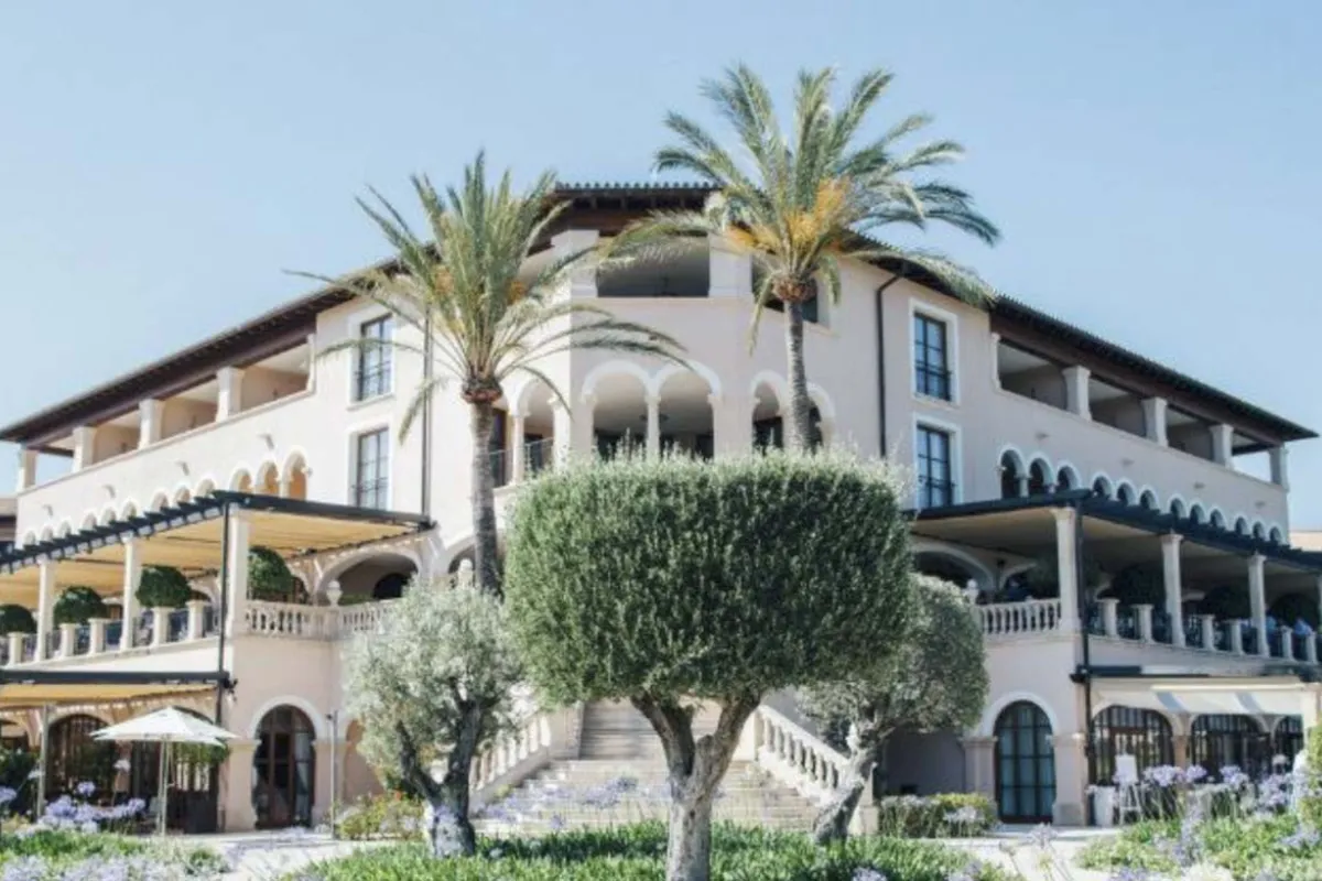 Mallorca Restaurants Es Fum im St.Regis Mardavall Costa d'en Blanes Hotel Aussen