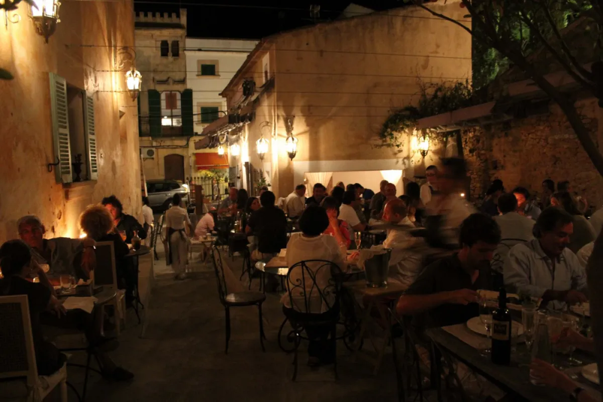 Mallorca Restaurants Ses Salines Cassai Patio