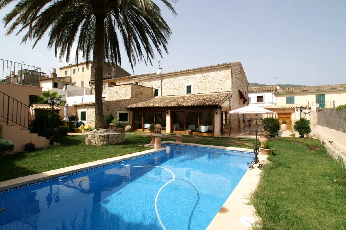 Mallorca Restaurants Lloseta Celler Can Carrossa Pool