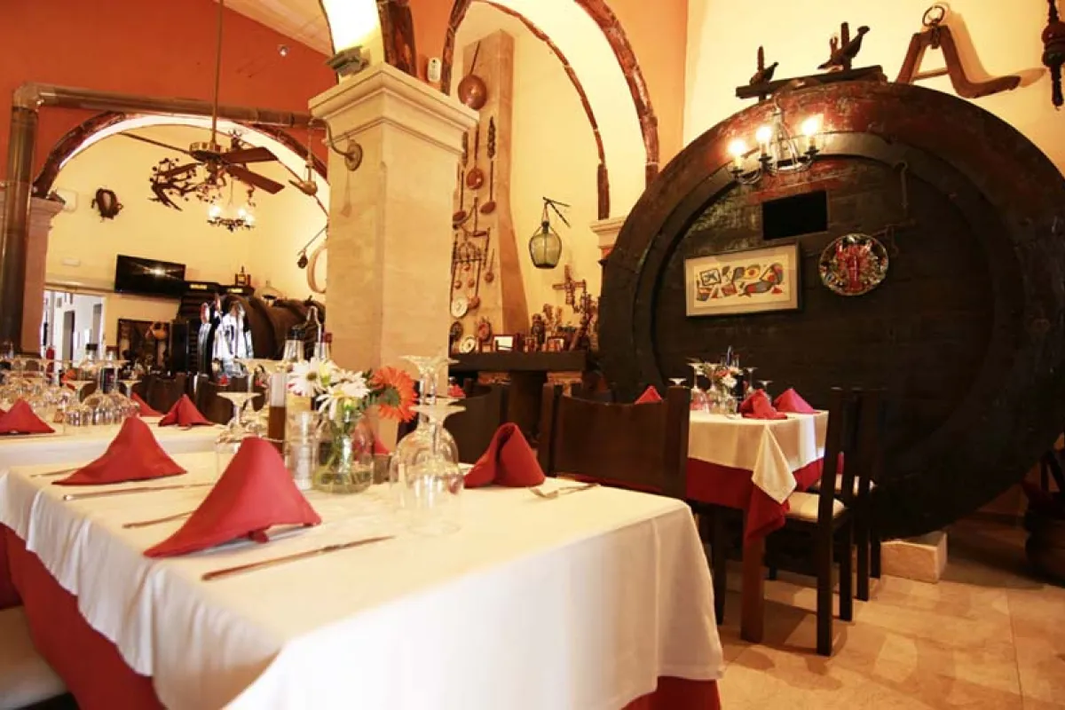 Mallorca Restaurants Port de Pollenca Celler La Parra innen