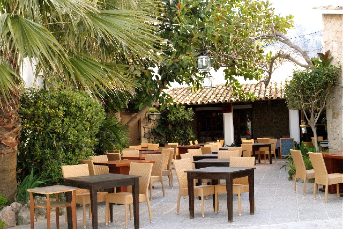Mallorca Restaurants Port de Pollenca Corb Mari Patio