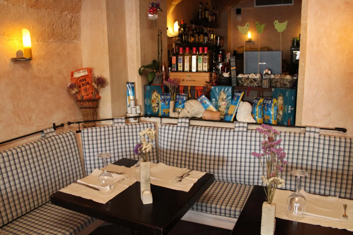 Mallorca Restaurant Porto Petra Antichi Sapori Tisch
