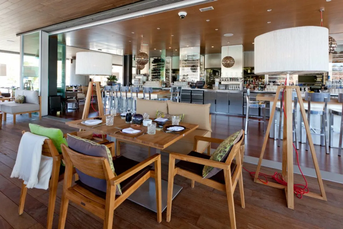 Mallorca Restaurants Port Adriano Coast by East innen