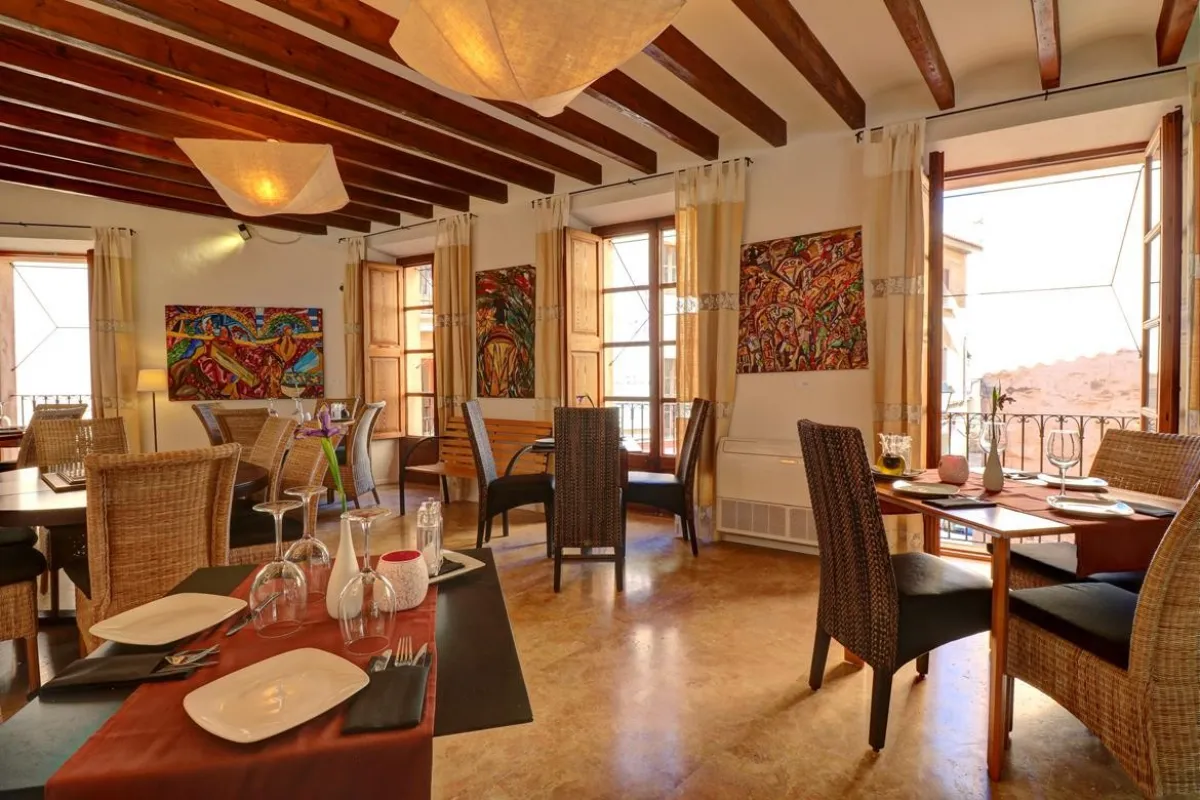Mallorca Restaurants Pollenca Q11 Gastraum OG