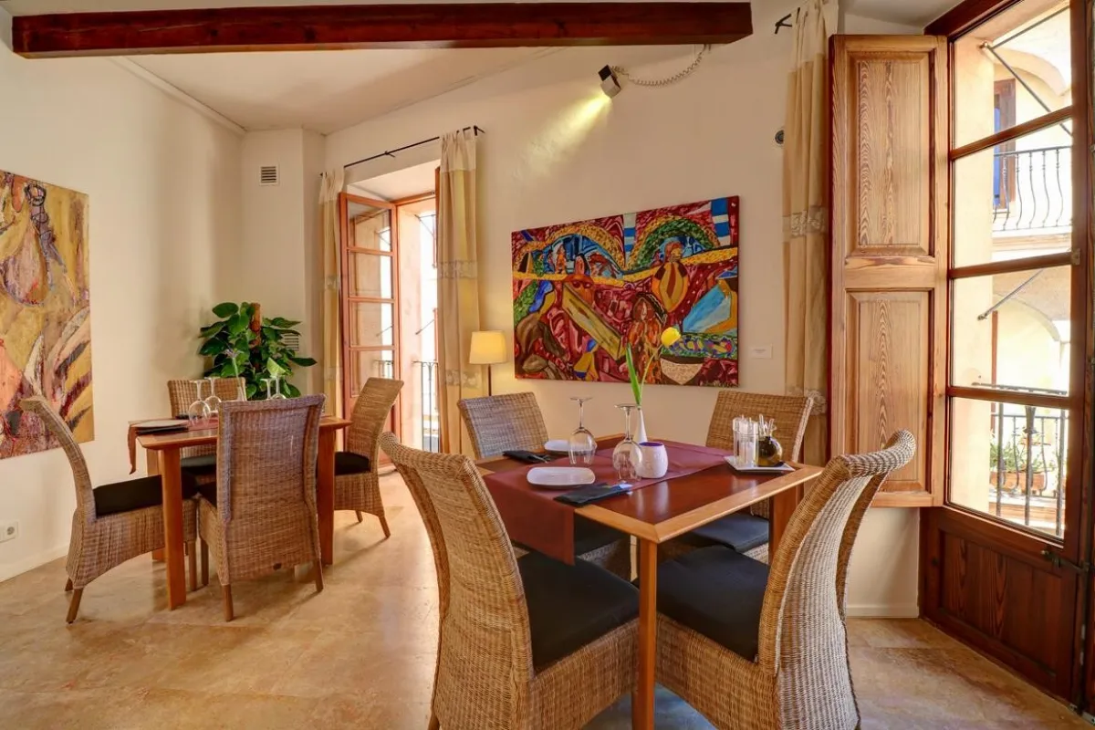 Mallorca Restaurants Pollenca Q11 Gastraum oben