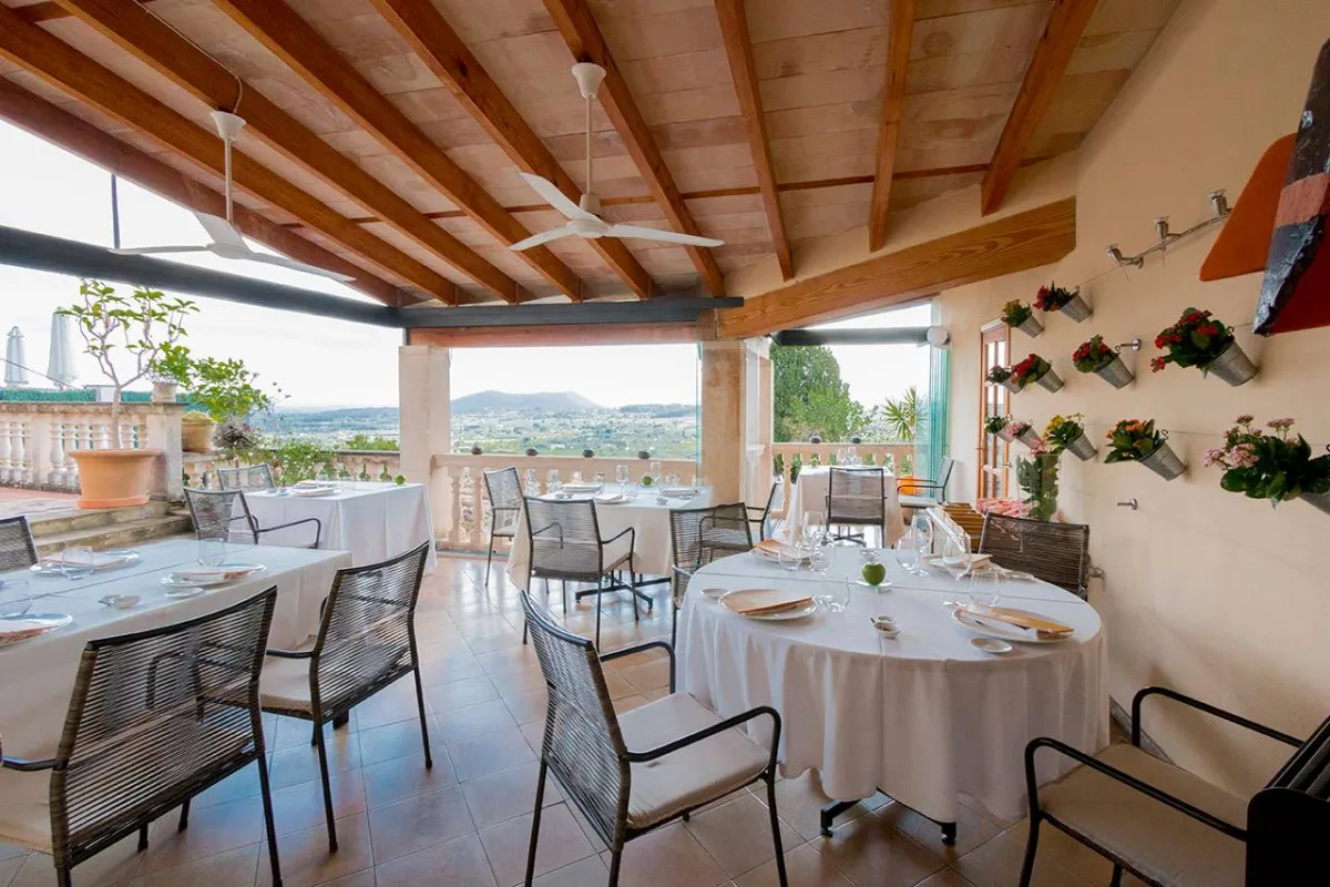 Mallorca Restaurants Selva Restaurante Miceli Gastraum Terrasse