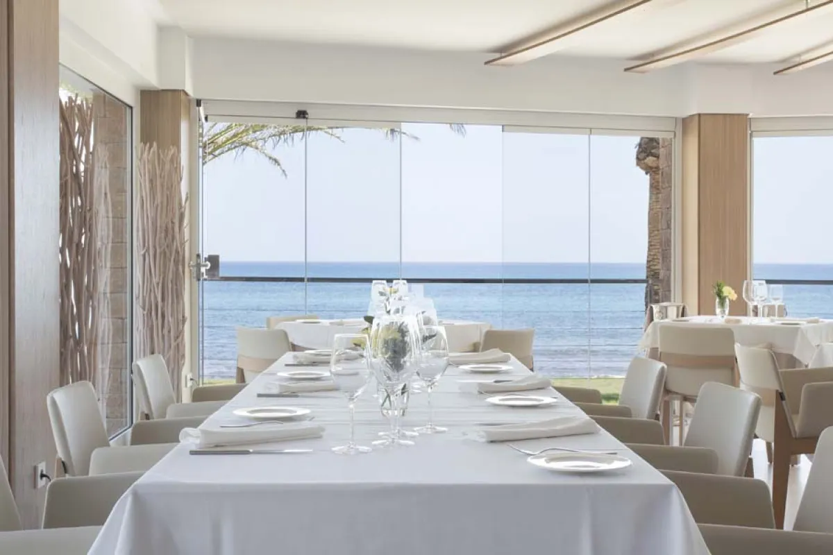Mallorca Restaurants Canyamel Melasse im Hotel Melbeach Innen mit Meerblick