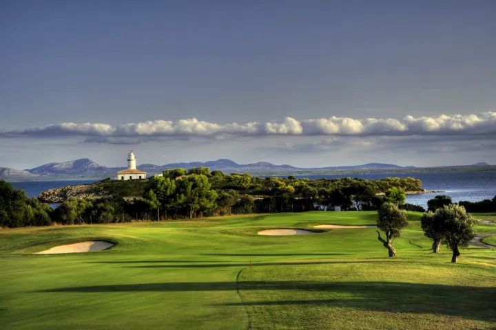 Mallorca Golfplätze Golf de Alcanada Aussicht Loch 16 Mallorca Golfplätze Golf de Alcanada Aussicht Loch 16