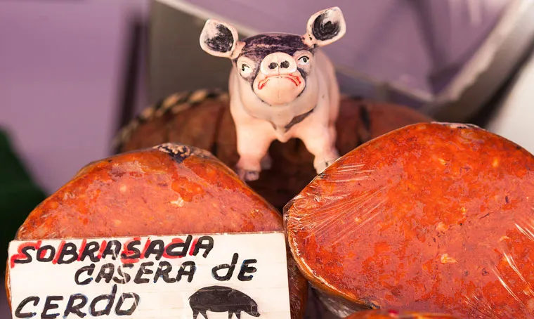 Mallorca-Wochenmarkt-Wurststand